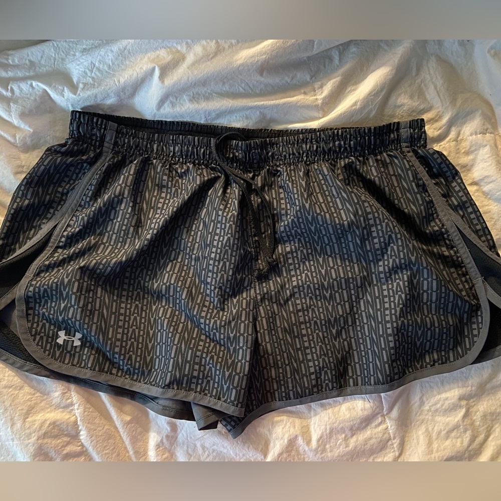 Women’s Under Armor Workout Shorts L